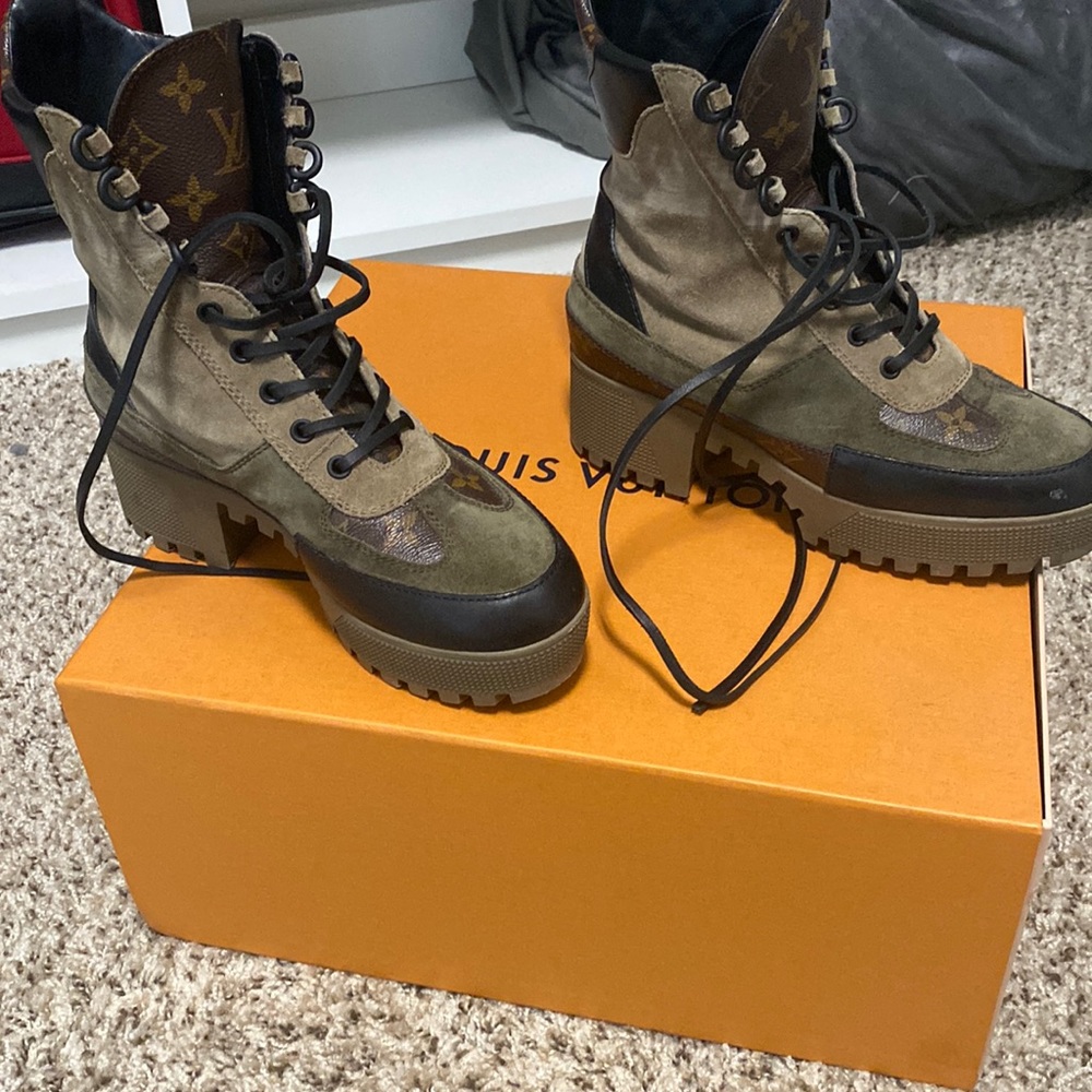 Louis Vuitton laureate combat boot